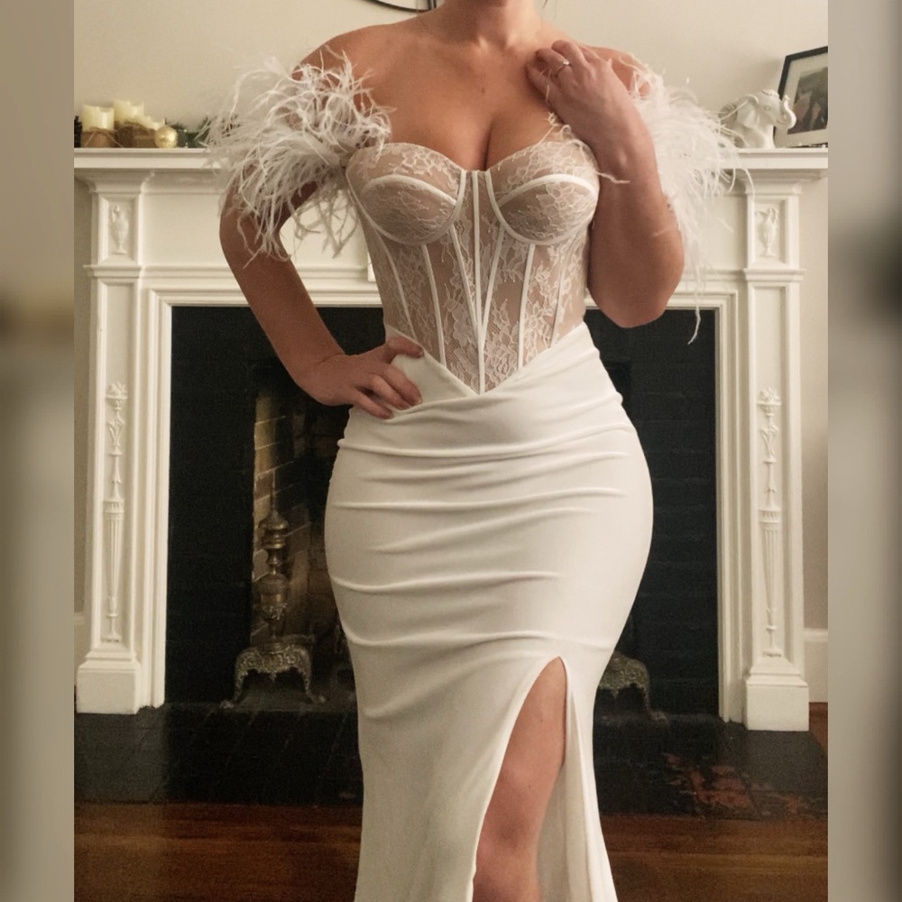 ❌SOLD❌Sexy lace corset and velvet corset feather wedding, reception engagement - Picture 2 of 5